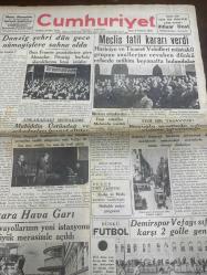 CUMHURİYET GAZETESİ-9 TEMMUZ 1939-HALİD ZİYA UŞAKLIGİL YENİ ESERİ İHTİYAR DOST -DANZİG ŞEHRİ NÜMAYİŞLERE SAHNE OLDU-DEMİRSPOR VEFA SPOR