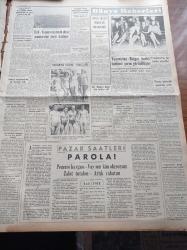 Yeni İstanbul Gazetesi - 17 Ağustos 1952 - Hikmet Saim Yugoslavyadan Bildiriyor - Türkiye Yunanistan Yugoslavya Arasında Görüşmelere Başlanıyor - Sovyetler İrana Bir Nota Verdi - Karamürselde Büyük Bir Eroin İmalathanesi Dün Basıldı - Celal Bayar Dün Amerika Ordu Bakanını Kabul Etti - Adnan Menderes - Son Osmanlı Padişahlarından Vahideddin'in Kızı Ulviye Bu Sabah 9 da Şehrimize Geliyor - Sabık Mısır Kralı Faruk - Esir Şehrin İnsanları Yazan Nureddin Demir ( Kemal Tahir)  Yazı Dizisi - İzmir Fuarı - Sakarya Yüzme Yarışları - Belgrad'da Çıkan Politika Gazetesinin Atatürk Hakkında Bir Yazısı - Rusya İsrail'den 500000 Sandık Portakal Aldı - Adresleri Olmayan Fedakar Karı Koca - Yugoslavya Mektupları - Sinema Televizyon İle Başladı - Rita Hayworth Tam Bir İnziva Hayatı Yaşıyor - Meşhur İngiliz Artisti Laurence Yeminini Bozdu - Demag Cereskalleri - Coleman Otomatik Petrol Sobaları - Normag Alman Malı Dizel Traktör - Mehmet Kavala - Türk Ticaret Bankası