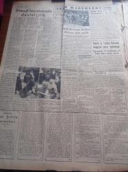 Yeni İstanbul Gazetesi - 20 Ağustos 1952 - Tahran Sokaklarında Şiddetli Çarpışmalar - Cumhurbaşkanı Celal Bayar ve Başbakan Adnan Menderes İzmir Fuarının Açılışına Katılacak - Milli Oyun Ve Türküler Festivali - İstanbul Valisi Fahrettin Kerim Gökay Mareşal Tito'ya Halı Takdim Etti - Esir Şehrin İnsanları Yazan Nureddin Demir (Kemal Tahir) Yazı Dizisi - Çanakkale Abidesi Üzerinde Çalışmalar - Teorik Ve Tatbiki Kongresi Yarın Toplanıyor - Nuh'un Gemisi Gelecek Yıl Helikopterlerle Aranacak - Binlerce Hristiyan Hacı Namzedi Efes'i Ziyaret Ediyor - İsrail'de Askerlik 2,5 Yıl Oldu - Doğu'da İlkçağ Hayatı Yaşayan Köyler Mevcut - Uçan Dairelerin Bir Resmi Daha - Mithatpaşa Stadında Haftada İkiden Fazla Maç Yapılmayacak - Mucizeler Yaratan Ruh Doktoru Günter Paul - Arpic Seyyar Kompresörleri - Motosiklet Sanayinin Harikası Jawa