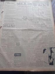Yeni İstanbul Gazetesi - 20 Ağustos 1952 - Tahran Sokaklarında Şiddetli Çarpışmalar - Cumhurbaşkanı Celal Bayar ve Başbakan Adnan Menderes İzmir Fuarının Açılışına Katılacak - Milli Oyun Ve Türküler Festivali - İstanbul Valisi Fahrettin Kerim Gökay Mareşal Tito'ya Halı Takdim Etti - Esir Şehrin İnsanları Yazan Nureddin Demir (Kemal Tahir) Yazı Dizisi - Çanakkale Abidesi Üzerinde Çalışmalar - Teorik Ve Tatbiki Kongresi Yarın Toplanıyor - Nuh'un Gemisi Gelecek Yıl Helikopterlerle Aranacak - Binlerce Hristiyan Hacı Namzedi Efes'i Ziyaret Ediyor - İsrail'de Askerlik 2,5 Yıl Oldu - Doğu'da İlkçağ Hayatı Yaşayan Köyler Mevcut - Uçan Dairelerin Bir Resmi Daha - Mithatpaşa Stadında Haftada İkiden Fazla Maç Yapılmayacak - Mucizeler Yaratan Ruh Doktoru Günter Paul - Arpic Seyyar Kompresörleri - Motosiklet Sanayinin Harikası Jawa