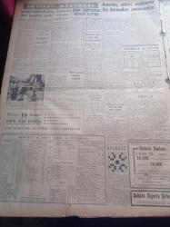 Yeni İstanbul Gazetesi - 20 Ağustos 1952 - Tahran Sokaklarında Şiddetli Çarpışmalar - Cumhurbaşkanı Celal Bayar ve Başbakan Adnan Menderes İzmir Fuarının Açılışına Katılacak - Milli Oyun Ve Türküler Festivali - İstanbul Valisi Fahrettin Kerim Gökay Mareşal Tito'ya Halı Takdim Etti - Esir Şehrin İnsanları Yazan Nureddin Demir (Kemal Tahir) Yazı Dizisi - Çanakkale Abidesi Üzerinde Çalışmalar - Teorik Ve Tatbiki Kongresi Yarın Toplanıyor - Nuh'un Gemisi Gelecek Yıl Helikopterlerle Aranacak - Binlerce Hristiyan Hacı Namzedi Efes'i Ziyaret Ediyor - İsrail'de Askerlik 2,5 Yıl Oldu - Doğu'da İlkçağ Hayatı Yaşayan Köyler Mevcut - Uçan Dairelerin Bir Resmi Daha - Mithatpaşa Stadında Haftada İkiden Fazla Maç Yapılmayacak - Mucizeler Yaratan Ruh Doktoru Günter Paul - Arpic Seyyar Kompresörleri - Motosiklet Sanayinin Harikası Jawa