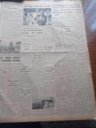 Yeni İstanbul Gazetesi - 22 Ağustos 1952 - İngiltere Dışişleri Bakanı Anthony Eden'in Yugoslavya Seyahati Dün Açıklandı - Avrupa Güzellik Kraliçesi Günseli Başar - Milli Oyunlar Ve Türküler Festivali - Türk Hacı Namzetleri Müşkül Durumdalar - Stalin Çekiliyor Mu - Sovyetler Baltık'ta Tahkimat Yapıyorlar - Mekanik Kongresi Dün Törenle Açıldı - Esir Şehrin İnsanları Yazan Nureddin Demir (Kemal Tahir) Yazı Dizisi - Celal Bayar'ın İzmir'deki Ziyaretleri - Eisenhower Truman İdaresine Hücum Ediyor - Lübnan'da Diktatörlüğe Gidiyor - Ankara Belediyesi'nin Otobüs Siparişleri - Avrupa'nın En Eski Tarihi Yazıları Hala Okunamadı - Avrupa Güzeli Seçimleri - Futbol Federasyonu Eski Kararında Israr Ediyor - Musaddık Ve İran - Dünya Ordulararası Kara Pentatlon Müsabakası - Her İş Yerine Demag Cereskalleri - Cossor İngiliz Radyoları - Kervansaray Pergola - Normag Alman Malı Dizel Traktör