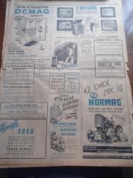 Yeni İstanbul Gazetesi - 22 Ağustos 1952 - İngiltere Dışişleri Bakanı Anthony Eden'in Yugoslavya Seyahati Dün Açıklandı - Avrupa Güzellik Kraliçesi Günseli Başar - Milli Oyunlar Ve Türküler Festivali - Türk Hacı Namzetleri Müşkül Durumdalar - Stalin Çekiliyor Mu - Sovyetler Baltık'ta Tahkimat Yapıyorlar - Mekanik Kongresi Dün Törenle Açıldı - Esir Şehrin İnsanları Yazan Nureddin Demir (Kemal Tahir) Yazı Dizisi - Celal Bayar'ın İzmir'deki Ziyaretleri - Eisenhower Truman İdaresine Hücum Ediyor - Lübnan'da Diktatörlüğe Gidiyor - Ankara Belediyesi'nin Otobüs Siparişleri - Avrupa'nın En Eski Tarihi Yazıları Hala Okunamadı - Avrupa Güzeli Seçimleri - Futbol Federasyonu Eski Kararında Israr Ediyor - Musaddık Ve İran - Dünya Ordulararası Kara Pentatlon Müsabakası - Her İş Yerine Demag Cereskalleri - Cossor İngiliz Radyoları - Kervansaray Pergola - Normag Alman Malı Dizel Traktör