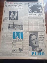 Vatan Gazetesi - 3 Ocak 1956 - Bütçe Encümeninde Devlet Vekili Sayısı Milli Emniyet Tenkid Edildi - Başvekil Adnan Menderes Milli Emniyet Vazifelerini İfadan Başka Bir Şey Yapmamıştır Dedi - Sabahattin Toker Demokrat Parti Genel İdare Kurulu ile Haysiyet Divanı Üyelerinin İhraçlarını İstedi - İngiltere'nin Kıbrıs Siyasetinde Kararsızlık - 6/7 Eylül Yardım Komitesi 1955'te 6.394.186 Lira Dağıttı - Hürriyet Partisi Manisa Ve İzmir Heyetleri İlan Edildi - Fırtınalı Gece Yazan Orhan Kemal Yazı Dizisi - Resmi Arabalar Hususi İşlerde Kullanılmayacak - Hilton Oteli - Çelikpalas'ta Neşeli Bir Yılbaşı Geçirildi - Radyo Bulmaca - Şampiyonluğun Çilesi Yazan Rocky Marciano - Cenubi Amerika Futbol Şampiyonası Yapılmayacak Mı - Opon Ağrı Kesici - Fenerbahçe'nin Mağlubiyeti Beklenilmeyen Bir Netice Değildir - Film Yıldızı Nevin Aypar Puro Tuvalet Sabunlarını Tavsiye Ediyor