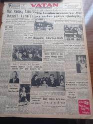 Vatan Gazetesi - 5 Ocak 1956 - Hürriyet Partisi Ankara Heyeti Kuruldu - Demokrat Parti'lilerden Şikayet Biz Karaborsa Kemiriyor Her Şey Varken Yokluk Çekiyoruz - Haçopulos Atina'dan Döndü - İran'da Okuma Yazma Savaşı - 1956 Yılı Fransa Güzeli Gisele Charbit - Fırtınalı Gece Yazan Orhan Kemal Yazı Dizisi - Seyhan Yatağına Tekrar Su Veriliyor - Feridun Faruk Tülbentçi - Basın Yayın Ve İstatistik Umum Müdürlüğü Bütçeleri Kabul Edildi - Gazeteci Ceyn Arden'in Maceraları - Film Yıldızı Neriman Köksal Puro Sabununu Tavsiye Ediyor - Türk Migros - Tiyatrolar - Opon Ağrı Kesici - Galatasaray Beykoz Maçı Merakla Bekleniyor - Şampiyonluğun Çilesi Yazan Rocky Marciano - Beşiktaşlılar Kampta Çalışıyor