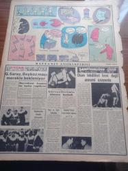 Vatan Gazetesi - 5 Ocak 1956 - Hürriyet Partisi Ankara Heyeti Kuruldu - Demokrat Parti'lilerden Şikayet Biz Karaborsa Kemiriyor Her Şey Varken Yokluk Çekiyoruz - Haçopulos Atina'dan Döndü - İran'da Okuma Yazma Savaşı - 1956 Yılı Fransa Güzeli Gisele Charbit - Fırtınalı Gece Yazan Orhan Kemal Yazı Dizisi - Seyhan Yatağına Tekrar Su Veriliyor - Feridun Faruk Tülbentçi - Basın Yayın Ve İstatistik Umum Müdürlüğü Bütçeleri Kabul Edildi - Gazeteci Ceyn Arden'in Maceraları - Film Yıldızı Neriman Köksal Puro Sabununu Tavsiye Ediyor - Türk Migros - Tiyatrolar - Opon Ağrı Kesici - Galatasaray Beykoz Maçı Merakla Bekleniyor - Şampiyonluğun Çilesi Yazan Rocky Marciano - Beşiktaşlılar Kampta Çalışıyor