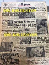 GÜNLÜK SPOR GAZETESİ - 17 TEMMUZ 1958 - ZÜHTÜ'YE GALATASARAY 10 BİN LİRA VERECEK - ALTAN DİNÇER MODA'LI OLDU - GÜREŞÇİLERİMİZ BUDAPEŞTE'YE GİDİYOR - FAHRİ SOMER, KARAGÜMRÜKSPOR - NECMİ, BEYKOZ'DAN 16500 LİRA ALMIŞ - MEHMET LUMA - EROZAN VE CAN BARTU - AT YARIŞI PROGRAMI