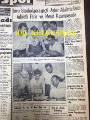 GÜNLÜK SPOR GAZETESİ - 5 TEMMUZ 1958 - KAVRAKOĞLU'NUN LİDERLİĞİ ALTINDAKİ TARAFSIZ GRUP HAKİM DURUMA GEÇİYOR - SOFRA GÜREŞLERİ, HAKEMLER VE KAÇAM ŞAMPİYONLUK - HÜSEYİN KARADAYI - 1500 METREDE TÜRKİYE REKORU - AHMET CANLI - CAVLI ÇULFAZ - CAHİT ÖNEL - YILMAZ HANEDAN - ÇALENÇ TURNUVASI - VİTAMİNDEN SONRA MADEN SUYU KÜRÜ - NAZİF OTURGAN - AT YARIŞLARI PROGRAMI - NECATİ AKDEMİR