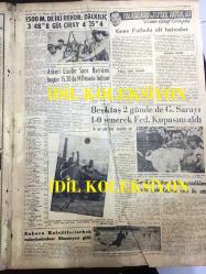 GÜNLÜK SPOR GAZETESİ - 2 TEMMUZ 1958 - TRANSFER BUGÜN BAŞLIYOR, ŞİRZAT, TURAN VE ORHAN FENERBAHÇE'NİN SATIŞ LİSTESİNDE; MEHMET SERBEST - FENERBAHÇE İLE MUVAVELE İMZALAYAN ÖZCAN ARKOÇ ERDEK'TE - BREZİLYA'NIN SİYAH İNCİSİ FLAMENGO İSTANBUL'A GELDİ - 1958 FENERBAHÇE KONGRESİ - NECDET APAK SİGORTACILIK - ÇIKMADIĞIMIZ BAYRAM GÜNLERİNİN HADİSELERİ - GREKO, ROMEN - GALATASARAY FUTBOL SEZONUNU KAPADI - YAPI VE KREDİ BANKASI APARTMAN DAİRESİ - 1958 DÜNYA KUPASINI BREZİLYA KAZANDI - BREZİLYA 5 - 2 İSVEÇ, FRANSA 6 - 3 ALMANYA - AVUSTRALYA'LI T. GATHERCOLO YÜZMEDE 2 DÜNYA REKORU KIRDI - YILMAZ HANEDAN - ASKERİ LİSELER SPOR BAYRAMI - BEŞİKTAŞ, GALATASARAY'I 1-0 YENEREK FEDERASYON KUPASINI ALDI - FENERBAHÇE KONGRESİ - MARIO GABAY SPOR MAĞAZASI