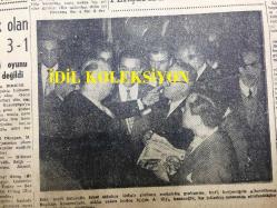 GÜNLÜK SPOR GAZETESİ - 31 MART 1958 - 1958 TÜRKİYE BASKETBOL ŞAMPİYONASI FİNAL MAÇI GALATASARAY, FENERBAHÇE - BEŞVEKİL (BAŞBAKANLIK) KUPASINDA GALATASARAY FENERBAHÇE İLE 1-1 BERABERE KALDI, ADNAN MENDERES KUPAYI KAPTAN NACİ VE TURGAY ŞEREN'E VERİYOR - SADRİ USSUOĞLU İDARE HEYETİ - REIDER GENE BİRİNCİ OLDU - GALATASARAY 90 - 37 ALTINORDU - 1958 FED KUPASI - İSTANBUL GENÇLİK SÜTLÜCEYİ YENDİ - ÖMER BESİM KIRMIZI EŞOFMAN KROSUNU BULGAR PEEV ALDI - MANCHESTER UNITED - AYSEL ERSOY - NURİ ATILGAN