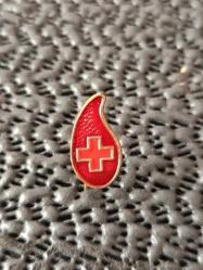 VINTAGE KIZILHAÇ KAN BAĞAŞI  İĞNELİ YAKA ROZETİ.