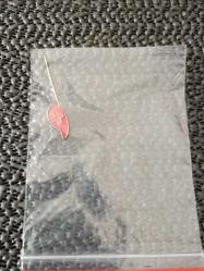 VINTAGE KIZILHAÇ KAN BAĞAŞI  İĞNELİ YAKA ROZETİ.