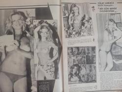 Süper Gazete PAZAR Sinema, Tiyatro ve Magazin Dergisi - 26 Temmuz 1978 - Sayı:19 - Linda Povers - Nil Burak - Antalya 78 - Zümra Aycan - Şanar Yurdatapan - Sümer Tılmaç - Şarkı Söylerken Herkesin Parmağını Isırtacağım - Arzu Okay - Soyunmaya Paydos - Tülay Karaca - Güzel ve Başarılı - Tülay Karaca Kesin Konuştu: ''Bir Gün Bende Evleneceğim'' - Nesrin Topkapı - Seyyal Taner Posteri - Çırılçıplak fotoromanı - Nur Ay - Güner - Şebnem - İsmail Kuldaş - Beni Tanıdınız mı? - Avrupa yı Sarsan Çıplaklar - Radia - Kelly - Kenth - Artist Adresleri - Ferhat ile Şirin - Set Haberi - Türkan Şoray - Yılmaz Duru - Ünlü Yönetmen Aydan İbraham fotoğraf ve haberi - Tam Takım Dergi