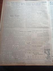 Vatan Gazetesi - 20 Temmuz 1950 - 1.222.500.000 Dolarlık Askeri Yardım Kabul Edildi - Truman Kısmı Seferberlik Yapılmasını Teklif Etti - Ermeni Patrik Kaymakamı Kevork Arslanyan - Adalet Bakanı Halil Özyörük'ün Beyanatı - Orgeneral Nuri Yamut - Samet Ağaoğlu'nun İştirakiyle Yapılan Demokrat Partililerin Gizli Toplantısı - Milli Eğitim Bakanı Avni Başman İstifa Etti Mi - İstanbul Üniversitesi Jeoloji Profesörü Hamit Nafiz Pamir - Fener Patrikhanesi İle Ruhban Mektebi Müdürü Arasında İhtilaf - İmralı'dan Tahliye Edilen 664 Mahkum Şehrimize Geldi - Perde Arası Yazan Vicki Baum Yazı Dizisi - Feyyaz Gürsan'ın Katli Davası - Modaspor Kulübünün Yıldönümü - Kanuni Sultan Süleyman Yazan Feridun Fazıl Tülbentçi Yazı Dizisi - Yayladan Resimli Röportaj Yazı Dizisi - Kürek Yarışları - Yelken Yarışları - Puro Tuvalet Sabunları - Montemar İspanyol Revüsü Temsilleri - Dodge Kamyon - Tissot Saatleri