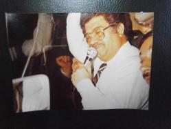 TURGUT ÖZAL'IN ORİJİNAL FOTOĞRAFI - Siyasi Tarih, 8. Cumhurbaşkanımız Turgut Özal, Başbakan Seçildiği 1983  Seçimi Sonrası,  Türkiye Gezisi Albümünden Bir Kare, 1984 - 13 x 9 cm EBADINDA