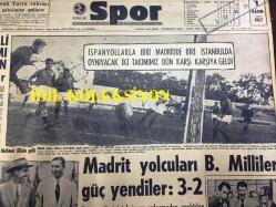 GÜNLÜK SPOR GAZETESİ - 1 KASIM 1957 - A MİLLİ TAKIMI YARIN GELİYOR - İSPANYOLLARLA BİRİ MADRİD'DE BİRİ İSTANBUL'DA OYNAYACAK İKİ TAKIMIMIZ DÜN KARŞI KARŞIYA GELDİ - CAN BARTU - S. RAUS TÜRKİYE'YE YAKINDA GELEMİYOR - İSPANYA MAÇLARININ HAKEMLERİ BELLİ OLDU - AVRUPA ŞAMPİYON KULÜPLER TURNUVASI FİNALLERİ - COROLDAY - SÜMERSPOR 2 - 1 HAVAGÜCÜ - AYKAÇ'IN KEŞFİ - GOLF REKLAMI - DARÜŞŞAFAKA - OPON REKLAMI, AMATÖR KÜMELER - KOCSİS İSVİÇRE'DE