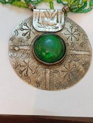 K59-----------TÜRKMEN İŞİ EL YAPIMI GÜMÜŞ RENGİ METAL VE BONCUKTAN KOLYE---UÇLARIN KANCASI YOK