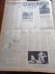 Vatan Gazetesi - 11 Ocak 1954 - Orta Doğu Mevzii Savunma Paktı Kurulacak -  Aziz Mısri Rusya Mısır'a Yardım Edecek Diyor - Millet Partisinin Eski Başkanı Hikmet Bayur Millet Partisinin İçyüzüne Dair İfşaatta Bulundu - Büyük Bir Anket Açıyoruz Seçimde Reyinizi Hangi Partiye Vereceksiniz - Nihat Erim İçin Tahkikat Açılacak - Verem Savaş Haftası Dün Başladı - Berlin Konferansının Yeri Tayin Edilemiyor - Göç Yolları Tıkadı Yazan İlhan Engin Yazı Dizisi - Ölçü Aletleri Nizamnamesi Değiştirildi - Şehir Tiyatrosu - Fotoğraflarla Haberler - Türk Filmi Balıkçı Güzeli Atlas Sinemasında - Cüneyt Gökçer - Ayten Çankaya - Renan Fosforoğlu - Cem Kurt Çizen Bedri Koraman - Yeni Türk Filmi Aramızda Yaşayamazsın - Veba Yazan Albert Camus Yazı Dizisi - Kraliçe Elizabeth'i Ölümle Tehdit Eden Bir Mektup - Basketbol Teşvik Turnuvasını Galatasaray Kazandı - Vefa Adalet'i Mağlup Etti - Good Year Lastikleri - Çapamarka