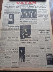 Vatan Gazetesi - 17 Ocak 1954 - İsmet İnönü Bu Sinirli Havayı Yatıştıracağız Dedi - Celal Bayar'ın Amerika'yı Ziyareti Bir Merhale Sayılıyor - Amerikalı İktisatçı Thornburg Müşkülleri Yeneceksiniz Dedi - Ucuzluk Kralı Migros Teşkilatı Kurucusu Duttweiler Bugün Geliyor - Almanya'ya Pilotsuz Uçak Gönderilecek - Dumlupınar Şehitlerine İthaf Edilen Film Kahraman Denizciler İpek Sinemasında - Turgut Özatay - Göç Yolları Tıkadı Yazan İlhan Engin Yazı Dizisi - Komünizm Propagandasının Sanık Filmcilerin Duruşması - Cemil Filimer - Fidyasa Ait Heykel - Marilyn Monroe'nun Kocası Aforoz Edildi- Vatan Seçim Anketi - Broadway'e Gidecek Alman Yıldızı Hildegard Knef - Arı Unları - Nasıl Zengin Oldular Yazı Dizisi - Hasan Derman Çıraklıkla Hayata Atılmıştı - Dilber Sanatkar Nevin Aypar Puro Tuvalet Sabunları Kullanıyorum Diyor - Zeki Müren Siemens İnkılap Yaratan Bir Radyodur Dedi