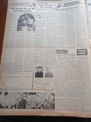 Vatan Gazetesi - 17 Ocak 1954 - İsmet İnönü Bu Sinirli Havayı Yatıştıracağız Dedi - Celal Bayar'ın Amerika'yı Ziyareti Bir Merhale Sayılıyor - Amerikalı İktisatçı Thornburg Müşkülleri Yeneceksiniz Dedi - Ucuzluk Kralı Migros Teşkilatı Kurucusu Duttweiler Bugün Geliyor - Almanya'ya Pilotsuz Uçak Gönderilecek - Dumlupınar Şehitlerine İthaf Edilen Film Kahraman Denizciler İpek Sinemasında - Turgut Özatay - Göç Yolları Tıkadı Yazan İlhan Engin Yazı Dizisi - Komünizm Propagandasının Sanık Filmcilerin Duruşması - Cemil Filimer - Fidyasa Ait Heykel - Marilyn Monroe'nun Kocası Aforoz Edildi- Vatan Seçim Anketi - Broadway'e Gidecek Alman Yıldızı Hildegard Knef - Arı Unları - Nasıl Zengin Oldular Yazı Dizisi - Hasan Derman Çıraklıkla Hayata Atılmıştı - Dilber Sanatkar Nevin Aypar Puro Tuvalet Sabunları Kullanıyorum Diyor - Zeki Müren Siemens İnkılap Yaratan Bir Radyodur Dedi