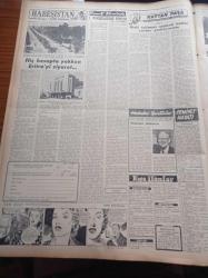 Vatan Gazetesi - 21 Ocak 1954 - Mısır Notamıza Cevap Verdi - Cumhurbaşkanı Celal Bayar İngiltere'den Hareket Etti - Galatasaray Lisesindeki Yirmi Altı Öğretmen Mahkemeye Verildi - Maldiv Cumhurbaşkanı Emin Didi Öldürüldü - Profesör Hıfzı Veldet Velidedeoğlu Çok Karılı Olmanın Kötülüklerini Açıklayan Konuşma Yaptı - Son Halife Abdülmecid'in Naaşı Getirilecek - Köy Enstitüleriyle Öğretmen Okulları Birleştiriliyor - Migros Satış Kamyonu Geldi - Göç Yolları Tıkadı Yazan İlhan Engin Yazı Dizisi - Malatya Kayısı Gecesi - Lawrence Bir Şarlatanmış - Trende Çekilenler Ve Konya Müzesi - 7. Konservatuar Konseri - Cem Kurt Çizen Bedri Koraman - Veba Yazan Albert Camus Yazı Dizisi - Oktay Akbal - Halide Edip Adıvar Sinekli Bakkal'ın Çevrilmesiyle Yakından Alakalanıyor- Emniyet Sandığı - Pan American - Avrupa Kibritleri - Şehir Tiyatrosu