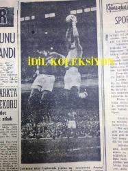 GÜNLÜK SPOR GAZETESİ - 20 KASIM 1957 - MİLLİ TAKIM NAMZETLERİ ADALET'İ EZDİLER 8-0 - AYKAÇ ŞİKAYETÇİ, SZEKELLY MEMNUN - CHARLES DUMAS - BASKET MİLLİ TAKIMIMIZ - ALTAN ÜNAL - İSVEÇ 200 METRE REKORU - BRÜKSEL KIR KOŞUSUNU YUGOSLAV MİHALİÇ KAZANDI - CAROL DAY - İZMİR LİGLERİ TEHİR EDİLDİ - FAY TEMİZLEYİCİ REKLAMI, NECİP AKAR - OPON REKLAMI - YAPI VE KREDİ BANKASI REKLAMI