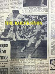 GÜNLÜK SPOR GAZETESİ - 21 KASIM 1957 - FEDERASYON KUPASI - ADALETSPOR, EMNİYETSPOR, VEFASPOR, KASIMPAŞA, KARAGÜMRÜK, YÜZÜCÜ YILMAZ ÖZÜAK GALATASARAY'DAN İSTİFA ETTİ - MOLNAR MACAR MİLLİ TAKIMI - COOPER TEKRAR FORMDA - CAROL DAY - RAKİBİMİZ BELÇİKA MİLLİ TAKIMI - ŞÜKRÜ'YE CEZA VERİLECEK - HALTERCİLER, NAZİF OTURGAN - OKUL SPOR YURTLARI - ANKARA TURU BİSİKLET YARIŞI - KREMLİ PURO TUVALET SABUNU REKLAMI - OPON REKLAMI - SERBEST ATIŞ - YAPI VE KREDİ BANKASI REKLAMI