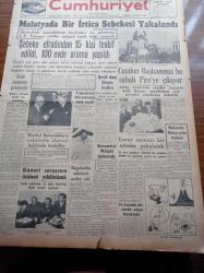 Cumhuriyet Gazetesi - 27 Kasım 1952 - Malatya'da Bir İrtica Şebekesi Yakalandı - Ahmet Emin Yalman'a Yapılan Suikast Mürtecilerle Komünistlerin Ortak Tertibi - Büyük Doğu Cemiyeti - Malatyalı İbrahim Galib Akçadağ - Cumhurbaşkanımız Celal Bayar Bu Sabah Pire'ye Çıkıyor - Şerif Dursun Firara Kalktı - Yugoslav Macaristan'a Nota Verdi - Churchill'in Ankara Temasları Ve Dönüşte Verdiği Karar - Raman Ve Garzan Petrolleri - Türk Harfleri Kanununa Dair Reddedilen Bir Kanun Teklifi - İzmir'de Çocuk Tiyatrosu Kuruluyor - General Electric - Siemens Elektrik Motorları - Kanun Namına Filmi İpek Ve İnci Sinemasında - Fenerbahçe mi Galatasaray Mı - Bu Hafta Yapılacak Basketbol Maçları - 1000 Şaheser Yaratan Titian'ın Doğum Günlerinde - Gripin - Arı Bisküvileri - Hüseyin Üzmez Malatya Hadisesi - Necip Fazıl Kısakürek Deli Raporu Alma Derdinde - Movado Saatleri - AGA Radyo - Coleman Petrol Sobaları - Cora Alman Sobaları
