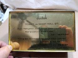 ÇY3---DUDAK CİKLETLERİ TENEKE KUTU