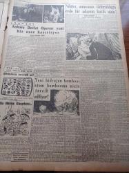 Cumhuriyet Pazar Gazetesi - 14 Aralık 1952 - Amerika'daki Rus Casusluk Teşkilatı Nasıl Kuruldu - Graf Von Spee Faciasının Yıldönümünde - Döğüşmeden Ölüme Mahkûm Edilen Gemi - Adnan Menderes -  Her Şeyi Olan Kız Elizabeth Taylor - Dünya Edebiyatından Seçme Hikayeler Hayatın Ötesi - Haftanın Şakaları Hazret'in Emri Yazan Burhan Felek - En Güzel Gülen Artist Valery Hobson - Bizim Yıldızlar Hümaşah Hiçan - Vera Ellen Saf Kız Rolünde - Ingrid Bergman Mesud Değil Mi - Kadın Ev Moda - Basmalar Nasıl Yıkanmalıdır - Ankara Devlet Operası Yeni Bir Eser Hazırlıyor -  Yeni Hidrojen Bombası Atom Bombasına Niçin Tercih Ediliyor - Kadın Katilleri 2 - Dünyanın En Güzel Dağını Claude Kogan İle Nicole Leininger İsimli İki Kadın Fethetti - Kanını Vererek Yaşayan Köpek