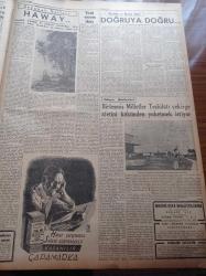 Cumhuriyet Gazetesi - 17 Aralık 1952 - Başbakan Adnan Menderes Demokrat Parti Grubunda Demeci - Demokrat Parti'nin Anayasa Diline Dair Verdiği Karar - Akdeniz Komutanı Mounttabatten Oldu - 20 Yaşındaki Bir Kız Erkek Oldu -  Meclise Verilen Bir Kanun Teklifi Karşılama Ve Uğurlama Kaldırılmali- General Eisenhower Kore Davasını Nasıl Halledebilir - Fransız Komedi Tiyatrosu Geliyor - Bursa'da Belediyenin Köpek Zehirleyicisi Bir Adam Öldürdü - Fatih Kupası Koşuları - Alkazar Sineması - Seyahat Notları Haway- Çapamarka - Movado Saatleri - Milli Piyango - Muhtar Seçimleri Tehir Ediliyor - Magic Chef 1953 Tipi Gaz Sobaları - Gripin - General Electric Ampulü