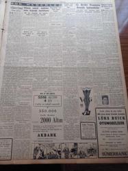 Cumhuriyet Gazetesi - 25 Aralık 1952 - Eski Anayasa Metni Dün Kabul Olundu - Türkiye Yugoslavya İşbirliği Gelişiyor - Amerikan Başkanı Truman'ın Son Noel Mesajı - Yeni Amerikan Başkanı Eisenhover'in Kore Sulh Planı Beyoğlu Devrim Ocağı Dün Törenle Açıldı - Malatya Hadisesi İle İlgili Yeni Tevkifler - İstanbul Polisinde Yapılan Yenilikler - Bedri Rahmi Eyüboğlu Sanat Bahisleri - Hitler İntihar Kararını Ne Zaman Vermişti - Kodak Fotoğraf Makinesi - Çamlıca Kız Lisesi Şampiyon Oldu - Taksim Sineması - Geliri Atatürk Heykeline Harcanacak Atatürk Kupası - İngiliz Edebiyatının Kör Dahisi John Milton - Gripin - Çapamarka - Titanik Vapurunun İkinci Kaptanı Yeni Öldü - Günün Resimleri - Kovo Sayaç Ve Ölçü Aletleri - Arı Bisküvileri - Baysal Çiçek Mağazası - Jawa Motosikletleri - M. Turhan Tan'ın 13. Ölüm Yıldönümü- AGA Radyo - Gruen Saatleri - Hamiyet Yüceses - Perihan Altındağ Sözeri - Sabite Tur Gülerman - Zeki Müren