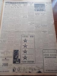 Cumhuriyet Gazetesi - 29 Aralık 1952 - Başbakan Adnan Menderes Dün Cumhuriyet Halk Partisi Toplantısında Mühim Bir Konuşma Yaptı - Yeni Bir Balkan Blokuna Doğru - Churchill Çarşamba Günü Amerika'ya Hareket Ediyor - Beşiktaş İstanbulspor'u Mağlup Etti - Laiklik Haftasının Son Günü - Arabacıların Dünkü Toplantısı - Yeni 3 Mayın Gemisi Donanmaya Katıldı - Hasan Ali Yücel Köşe Yazısı - Stalin'in Yanlış Çıkan Hesapları - Burhan Felek - Hindistan Komünist Çin'i İtham Ediyor - Danimarka Ana Kraliçesi Alexandra Öldü - Ka Me Fa Eşarpları - Nacar Saatleri - Arı Bisküvileri - Mumlu Lüks Kibritleri - Pasifik'te Paskalya Adasının Esrarı - Hamiyet Yüceses'e Göre Siemens Türk Köylüsünün Hasret Çektiği Radyodur - En Mükemmel Yılbaşı Hediyesi Philips Radyo - Volvo Traktör -  Varta Akümülatörleri McCormick İnternational Traktör Makine Ve Ekipman