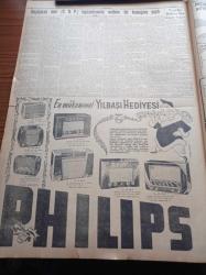 Cumhuriyet Gazetesi - 29 Aralık 1952 - Başbakan Adnan Menderes Dün Cumhuriyet Halk Partisi Toplantısında Mühim Bir Konuşma Yaptı - Yeni Bir Balkan Blokuna Doğru - Churchill Çarşamba Günü Amerika'ya Hareket Ediyor - Beşiktaş İstanbulspor'u Mağlup Etti - Laiklik Haftasının Son Günü - Arabacıların Dünkü Toplantısı - Yeni 3 Mayın Gemisi Donanmaya Katıldı - Hasan Ali Yücel Köşe Yazısı - Stalin'in Yanlış Çıkan Hesapları - Burhan Felek - Hindistan Komünist Çin'i İtham Ediyor - Danimarka Ana Kraliçesi Alexandra Öldü - Ka Me Fa Eşarpları - Nacar Saatleri - Arı Bisküvileri - Mumlu Lüks Kibritleri - Pasifik'te Paskalya Adasının Esrarı - Hamiyet Yüceses'e Göre Siemens Türk Köylüsünün Hasret Çektiği Radyodur - En Mükemmel Yılbaşı Hediyesi Philips Radyo - Volvo Traktör -  Varta Akümülatörleri McCormick İnternational Traktör Makine Ve Ekipman