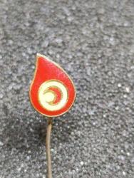 R43----İĞNELİ KIZILAY KAN DAMLASI ROZET