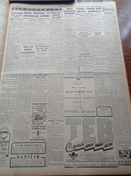 Cumhuriyet Gazetesi - 18 Temmuz 1954 - Malatya Suikastı Davası Dün Karara Bağlandı - Vatan Gazetesi Basmuharriri Ahmed Emin Yalman'ı Öldürmek Maksadıyla Hüseyin Üzmez 20 Sene Ağır Hapis Cezasına Mahkûm Oldu - Talebe Federasyonun Cumhurreisi Celal Bayar'a Ziyafeti - İzmir'de Grevcilerden Üç Kişi Tevfik Edildi - Güreşçilerimiz Yugoslavyada 6 2 Galip Geldi - Kasım Gülek Dün Bir Basın Toplantısı Yaptı - Şehrimizde Sıcaklardan 2 Kişi Öldü - NATO Sergisi Dün Açıldı - Hasan Ali Yücel Köşe Yazısı - Konsolosun Karısı Yazı Dizisi - Birayı Karaborsaya Düşürenler - Robenson Krüzee Adası Batmak Üzere - Ameliyatta Kullanılan Suni Kalp - Karadeniz Kupası Yüzme Yarışları - Hamiyet Yüceses Perihan Altındağ Sözeri Sabite Tur Gülerman Sarayburnu Sahil Park Gazinosunda - İspanya'nın Sayfiyesi San Sebastian - Dünyayı 200 Dakikada Dolaşacak Muazzam Bir Roket'in Planları Hazırlandı - Münir Nurettin Selçuk - Resimli Romanımız Ecel Gemisi