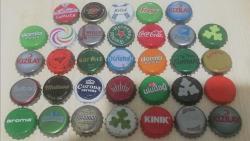 Meşrubat cola soda gazoz alkollü alkolsüz içecekler kapakları eski yeni karışık hepsi Beraber lot set halinde koleksiyon dekor nostalji hobi tasarım vintage süs aksesuar