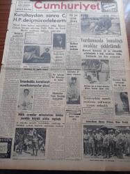 Cumhuriyet Gazetesi - 1 Ağustos 1954 - Kurultaydan Sonra CHP İçinde İç Mücadele Arttı - Devlet Vekili Doktor Mükerrem Sarol - Radyoların Çalışma Saatleri - Müslüman Olan Bir Ermeni Delikanlısı Gülhane Parkında Sünnet Edildi - İstanbul'da Kurulacak Manifaturacılar Sitesi - Milli Oyunlar Müsabakası Bütün Yurtta Büyük Alaka Topladı - Amerikan Hava Filosu Dün Geldi - Balkan Askeri İttifakı - Hasan Ali Yücel Köşe Yazısı - Kıbrıs'ta Türklerin Bugünkü Mitingi - Muhtar Seçimleri 7 Kasım'da Yapılacak - Abdülazizin Ölümü - Transfer Ayı Dün Nihayete Erdi - Safiye Ayla - Belkis Öziner - Film Yıldızı Ayfer Feray Puro Tuvalet Sabunları Kullanıyorum Diyor - Hamiyet Yüceses - Perihan Sözer - Münir Nurettin Selçuk- Lütfü Güneri Gecesi