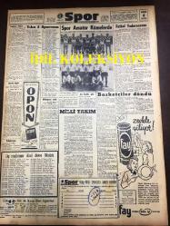GÜNLÜK SPOR GAZETESİ - 3 ARALIK 1957 - MUHTAR SENCER - FUTBOL FEDERASYONU REİSİ KİM OLMALI? - REBİİ ERKAL - BEDRİ GÜRSOY - GALİP HAKTANIR - AHMET DEMİR - YILIN 5 SPORCUSU - MİTHATPAŞA STADI - JIRI KORBLE - DÜNYA ORDULARARASI FUTBOL ŞAMPİYONASI - BEŞİKTAŞ BİR İNGİLİZ ANTRENÖRÜ İLE ANLAŞIYOR - AVRUPA ŞAMPİYON KULÜPLER TURNUVASI - CAROL DAY, MADDOCKS - AYDOĞAN BECİT - DAVE SIME PROFESYONEL OLMAKTAN VAZGEÇTİ - ŞÜKRÜ HAS, BOKSÇU - SZOBEL İSTANBUL'DA İLK İDMANI YAPTIRIYOR - MUHTEREM AR - SUAT ERLER - TACİ İÇSEL - SÜLEYMANİYE HÜKMEN MAĞLUP ADDEDİLMEDİ - BALKAN KROS MÜSABAKASI ANKARA'DA YAPILACAK - FAY TEMİZLEYİCİ REKLAMI, NECİP AKAR - OPON REKLAMI - AMATÖR KÜMELER