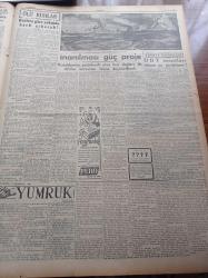 Cumhuriyet Gazetesi - 25 Ağustos 1954 - Kar Hadlerinde Tadiller Yapılacak - Brezilya Cumhur Reisi Vargas İntihar Etti - Gençliğin Kıbrıs'a Dair Kararları - Avrupa'dan 811 Kravat Getiren Samoel Sami Yakalandı - Yarın İş Bankasının 30. Kuruluş Yıldönümü - Mao Tse Tung Dün Attlee'yi Kabul etti - Kıbrıs Meselesi - Rusya'da Halkın Hayatı Ölü Ruhlar Yazı Dizisi - Komünist Çin Milletlerarası Federasyona Alındı - Arsenal'in Yeni Takım Kaptanı Joe Mercer - Dünkü Geçid Resminden İntibalar - Dünyanın Etrafında İki Büyük Yıldız Dolaşıyor - Gripin - Makine Kimya Endüstrisi Kurumunun Faaliyeti - Resimli Romanımız Yeşil Saksı - Günde 5 Liraya English Electric Buzdolabı - Denizden Sonra Sana Nebati Margarin - Ressam Cahit Matbaası - Ordu Yüksek Komuta Heyetinde Değişikler