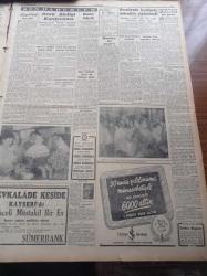 Cumhuriyet Gazetesi - 27 Ağustos 1954 -Esad Tekeli-Bafra’da hamile kadını kazma ile öldüren Genç karakol önünde öldürüldü- Celal Bayar Yarın Yugoslavya'ya Gidiyor - Kıbrıs Davası - İş Bankasının 30. Kuruluş Yıldönümü - Aydın'ın En İyi Zeybek Oyuncusu Seçilen İbrahim Serin - Eskişehir'deki Feci Uçak Kazasında 9 Kişi Öldü - Avrupa Kürek Ve Atletizm Şampiyonası - Büyük Taarruzun Yıldönümü - Mürefte Tabii Gazları - Brezilya'da Kızıllarla Mücadele Şiddetlendi - Muammer Karaca Cibali Karakolu Tiyatrosu - Millî Maçta İsveç İzlanda'yı Yendi - Radyo - Bulmaca - Plak - Bob Crosby - Haberci Walter Winchell - Cevdet Çağla - Gripin - Malazgirt Savaşı - Hindistan'da Kolera - Sabite Tur Gülerman Beyaz Parkta - Roja Briyantini - Fosfatin Falyer Çocuk Maması - Açıkhava Tiyatrosunda Büyük Müsamere - Vasfi Rıza Zobu - Bengali Sirki - Baysal Çiçek Mağazası - Doğubank - Fransa Ve Avrupa Ordusu