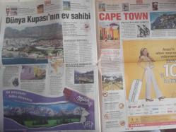 Habertürk Günlük Cumartesi Gazetesi - 22 Mayıs 2010 - Kırmızı Halıdan Habertürk Geçti - Düğüne Özel Elbise Rehberi - Leslie Porterfield - Atom Bombası Sanatorium'da - İki Elim Cannes'da - Figen Batur - Çağdaş Ertuna - Banu Birkan - Elçin Yahşi - Nazenin Tokuşoğlu - Woody Allen - Naomi Watts - Bu Çocuk Çıldırmış Olmalı! - Phenom 100 İstanbul'daydı - Oje Kraliçesi - Fazie Aktar - Asit Kadınlarının Acısı - İzabella Demaviys - Düğünde Ne Giyeceğim - Gece Çantasında Neler Olmalı? - Kriz Denilen Şey Bir Çeşit Hipnoz - İtalyan İşi Şehir İkonu - Dünya Kupası'nın Ev Sahibi - Cape Town - Geleceğin Kalıntısı Eminönü Meydanı'nda - O da Çoluk Çocuğa Karıştı - Öküzgözü Üzümü Bir Urartu Mirası - Seks ve Şehir ve Yine Alışveriş fotoğraf ve haberi - Tam Takım Gazete