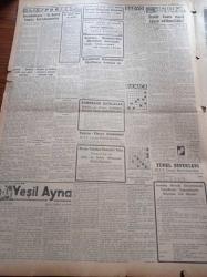 Cumhuriyet Gazetesi - 4 Ekim 1952 - İç Politikada Gerginliği İzale İçin Hal Çaresi - Celal Bayar'ın Ardahanlılara Mühim Bir Hitabesi - Amerika Rusya Gerginliği - İngiltere'nin İlk Atom Silahı İnfilak Etti - Öğretmen Ali Ulvi 3 Yıl 4 Ay Hapse Mahkum Oldu - Yeni Sahaflar Çarşısı Dün Açıldı. A. Adnan Adıvar - Kore'deki Amerikan Hava Kuvveti Artıyor - Charlie Chaplin Komünist Partisi Mensubu Olmakla İtham Ediliyor - Bu Sene Nobel Sulh Mükafatı Verilmeyecek - Gangster Alcapone'un Kardeşi Öldü - İzmir Fuarı Nasıl İdare Edilmelidir - Fransa Almanya Milli Maçı Yarın Yapılıyor - Futbolcu İsfendiyarın Durumu - Hamiyet Yüceses - Ferdi Tayfur - Mürüvvet Sim - Sinyör Rafael Larca- Perihan Altındağ Sözeri - GEM Makinaları - Emlak Bankası - Ziraat Bankası - Revue Saatleri - İlham Gencer - Taksim Kristal Salonu