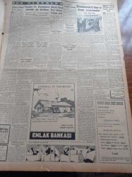 Cumhuriyet Gazetesi - 18 Ekim 1952 - Londra Görüşmeleri Bugün Sona Eriyor - Mısır'da Cumhuriyetin İlanı Bekleniyor - Başbakan Adnan Menderes - Ticaret Odaları İlk Genel Kurul Toplantısı - Sofyanın Yeni Bir Notası - Öğle Tatili İşi Üzerinde Tartışmalar - Şişli Gecekondu Mahallesindeki Hadise - Bizansın İçyüzü Yazı Dizisi - A.Adnan Adıvar - Chromekto Saç Boyası - Truman ile Eisenhower Arasında Söz Düellosu - Fenerbahçe Futbol Takımı Fotoğrafı - Beşiktaş Vefa Maçı - Dolmabahçe Sarayı - Prenses Margaret Ve Charlie Chaplin - Hamiyet Yüceses Nigar Uluerer Ve Şükran Özer Taksim Kristal Salonunda - Volkswagen Halk Arabaları - Minerva Dikiş Makinesi - Galata Bonmarşesi - Turner Diesel Traktörleri - Udi Boğos - Cümbüş Muhiddin - Küçük Bebek Yalı Gazinosu - Remington Rand Daktilo