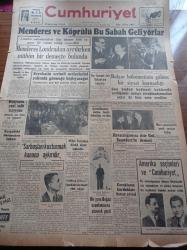 Cumhuriyet Gazetesi - 19 Ekim 1952 - Adnan Menderes Ve Fuat Köprülü Bu Sabah Geliyorlar - Adnan Menderes Londra'dan Ayrılırken Mühim Bir Demeçte Bulundu - Churchill ve Eden Ankara'ya Davet Edildiler - Rusya'daki Müslümanların İmhası - Doğan Şahin Boğazı Uzunlamasına Yüzerek Geçti - Amerikan Seçimleri Ve Cumhuriyet - Havacılığımıza Dair Saunders'in Demeci- Doktor Nurullah Kunter - İçişleri Bakanı Ethem Menderes- Amerika'da Atom Bilgini John Lane İntihar Etti - Rusya'da Komünist Partisini Malenkov Eline Aldı - Saime Sinan Sabite Tur Gülerman Ve Radife Erten Tepebaşı Gazinosunda - Galatasaray'ın Adaletspora Attığı Gol - Haftalık Radyo Programı - İncesaz - Türk Pulları Rehberi - Çapa Eğitim Enstitüsü 20 Ekim'de Açılacak - Amerika'da Kullanılan İnsan Kobaylar- Hamdi Varoğlu - Arı Unları - Radyolin Diş Macunu - Movado Saatleri - Celal Şahin Beyaz Parkta - Necipbey Krem ve Briyantinleri - Baysal Çiçek Mağazası - DAF Kamyon Ve Otobüsleri - Alman Vega Çelik Lambalı Bir Radyodur