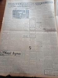 Cumhuriyet Gazetesi - 19 Ekim 1952 - Adnan Menderes Ve Fuat Köprülü Bu Sabah Geliyorlar - Adnan Menderes Londra'dan Ayrılırken Mühim Bir Demeçte Bulundu - Churchill ve Eden Ankara'ya Davet Edildiler - Rusya'daki Müslümanların İmhası - Doğan Şahin Boğazı Uzunlamasına Yüzerek Geçti - Amerikan Seçimleri Ve Cumhuriyet - Havacılığımıza Dair Saunders'in Demeci- Doktor Nurullah Kunter - İçişleri Bakanı Ethem Menderes- Amerika'da Atom Bilgini John Lane İntihar Etti - Rusya'da Komünist Partisini Malenkov Eline Aldı - Saime Sinan Sabite Tur Gülerman Ve Radife Erten Tepebaşı Gazinosunda - Galatasaray'ın Adaletspora Attığı Gol - Haftalık Radyo Programı - İncesaz - Türk Pulları Rehberi - Çapa Eğitim Enstitüsü 20 Ekim'de Açılacak - Amerika'da Kullanılan İnsan Kobaylar- Hamdi Varoğlu - Arı Unları - Radyolin Diş Macunu - Movado Saatleri - Celal Şahin Beyaz Parkta - Necipbey Krem ve Briyantinleri - Baysal Çiçek Mağazası - DAF Kamyon Ve Otobüsleri - Alman Vega Çelik Lambalı Bir Radyodur