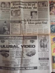 TAN Magazin Gazetesi - 17 Haziran 1986 -Demli çay yapamıyor”diye kocasının kardeşine kaçtı haberi-Özal”Piknik Adam”haberi-Sünnetsiz olmaz haberi- Özcan Köknel - Neşe Aksoy - Uwe Gansel - Sevgi Köprülü - Kemal Kara - Hayırsız Sevim'in Yediği Naneye Bak! - Erdal İnönü - Karınızın Her Ay Çektiklerini Biliyor Musunuz? - Yastık Altına dönüş - Minik Jesse, Doktorları Hayrete Düşürdü - SOL'da Gözler Peru'da - Genç Kız Kalbi - Bizim Aile Çizgi Romanı - Küçük İlanlar - Artiz Ferit'in Figüranları - Ahmet Silvanlı - Neriman Demet - İlhan Daner - Abdullah Şahin - Stankoviç İki Yıl Daha Beşiktaş'ta - Durakoğlu Çizgi Romanı - Bir Tutam Gökyüzü - İzzet Altınmeşe - Bahar Öztan Hem İçini Hem Dışını Döktü - İşte İnsanların İçindeki Canavar - Hırçın Kadir İnanır - Uykucu Tarık Akan -  Kızın Bacağını Vites Sandı Çukuru Boyladı fotoğraf ve haberi - Tam Takım Gazete