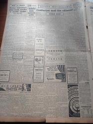 Cumhuriyet Gazetesi - 29 Ekim 1952 - Büyük Bayramınız Kutlu Olsun - Gazi Mustafa Kemal Atatürk - Bütün Yurd Cumhuriyetin 29. Yıldönümü Sevinç Ve Heyecanla Karşıladı - Amerika Seçimlerinde Cumhuriyet - Amerikan Kadını Kime Rey Verecek - Denizli Belediyesi Biletçisiz Otobüs İşletmeğe Başladı - İzmir Milletvekili Cihad Babanın Güzel Bir Pozu - Cumhuriyet Bayramımız Ve Dost Milletler - İngiltere Dışişleri Bakanı Eden'in  Türkiye'ye Dair Demeci - İstanbul Belediye Sarayı 6 Milyon Liraya Mal Olacak - Yeni Bir Harbde Atom Silahları Kullanılacak - İngiliz Kraliçesi Elizabeth Charlie Chaplin İle Tanıştı - Burhan Felek - Fenerbahçe Havagücünü Yendi - Yavuz Sultan Selim Ağlıyor Filmi - Feridun Fazıl Tülbentçi - Altan Karındaş - Lale Oraloğlu - Şaziye Moral - Geçmişte Büyük Cinayetler Yazı Dizisi - Muammer Karaca - Vedad Abud - Gripin - Technos - Magic Chef 1953 Tipi Gaz Sobaları - Hoover Elektrik Süpürgesi - İpana Diş - Arion Cep