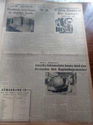 Cumhuriyet Gazetesi - 29 Ekim 1952 - Büyük Bayramınız Kutlu Olsun - Gazi Mustafa Kemal Atatürk - Bütün Yurd Cumhuriyetin 29. Yıldönümü Sevinç Ve Heyecanla Karşıladı - Amerika Seçimlerinde Cumhuriyet - Amerikan Kadını Kime Rey Verecek - Denizli Belediyesi Biletçisiz Otobüs İşletmeğe Başladı - İzmir Milletvekili Cihad Babanın Güzel Bir Pozu - Cumhuriyet Bayramımız Ve Dost Milletler - İngiltere Dışişleri Bakanı Eden'in  Türkiye'ye Dair Demeci - İstanbul Belediye Sarayı 6 Milyon Liraya Mal Olacak - Yeni Bir Harbde Atom Silahları Kullanılacak - İngiliz Kraliçesi Elizabeth Charlie Chaplin İle Tanıştı - Burhan Felek - Fenerbahçe Havagücünü Yendi - Yavuz Sultan Selim Ağlıyor Filmi - Feridun Fazıl Tülbentçi - Altan Karındaş - Lale Oraloğlu - Şaziye Moral - Geçmişte Büyük Cinayetler Yazı Dizisi - Muammer Karaca - Vedad Abud - Gripin - Technos - Magic Chef 1953 Tipi Gaz Sobaları - Hoover Elektrik Süpürgesi - İpana Diş - Arion Cep