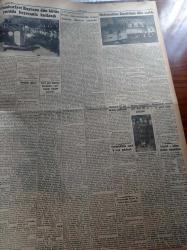 Cumhuriyet Gazetesi - 30 Ekim 1952 - Cumhuriyet Bayramı Bütün Yurdda Heyecanla Kutlandı - Cumhurbaşkanı Celal Bayar Atatürk'ün Muvakkat Kabrine Çiçek Koyuyor - Kızıl Şair Nazım Hikmet'in İstanbul'dan Nasıl Kaçtığı Nihayet Anlaşıldı - Sarıyer Cinayetinin Faili Osman İsimli Bir Er Yakalandı - Amerikan Seçimlerinde Cumhuriyet - Kore Tugayımızda Heyecanlı Kutlama Töreni - Hıfzıssıhha Enstitüsü Dün Açıldı - Kızılay'ın 75. Kuruluş Yıldönümü - Esad Tekeli - Suad Hayri Ürgüplü Vazifesi Başına Gitti - Denizaltılara Karşı Yeni Bir Müdafaa Silahı - Fransız Şarkıcı Tino Rossi'ye Legion D' honneur Nişanı Verildi - Bizansın İçyüzü Yazı Dizisi - Milli Piyango - Wagner'in Doğduğu Kasabanın Masalı - Taksim Beyoğluspor Maçı Yapılamadı - Mussolini'nin Torunu Evlendi - İstanbul'da Cumhuriyet Bayramı İntibaları - Çapamarka